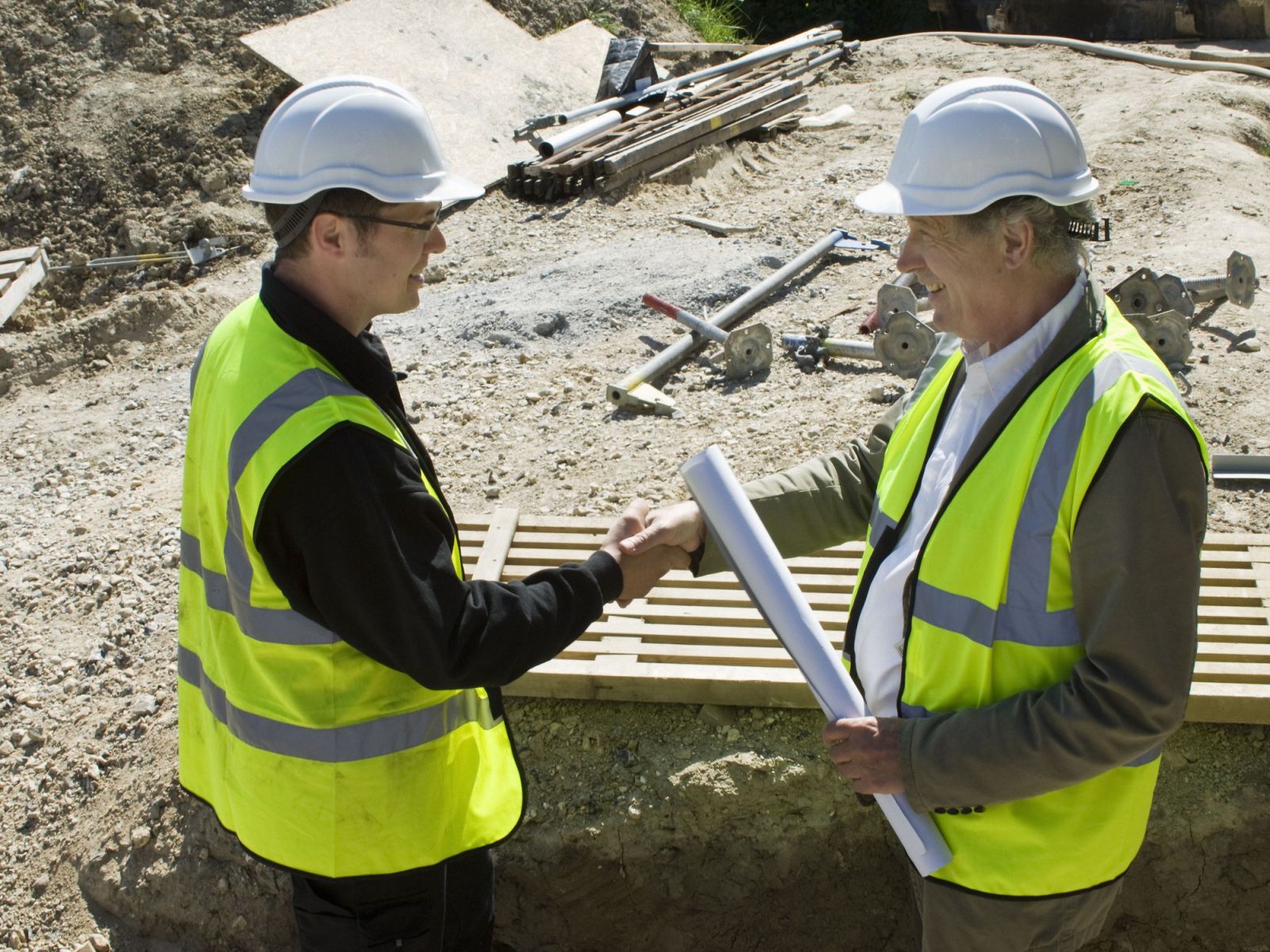 Thành phần ký biên bản nghiệm thu các công trình xây dựng quy định như nào?